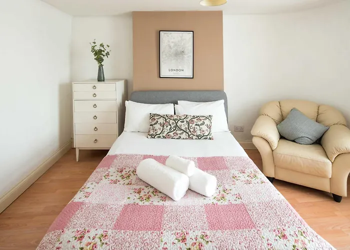 Stylish Penthouse For 6 In Woolwich!