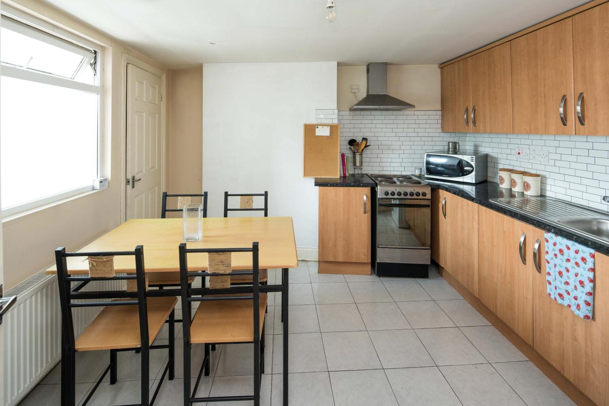 Stylish Penthouse For 6 In Woolwich!