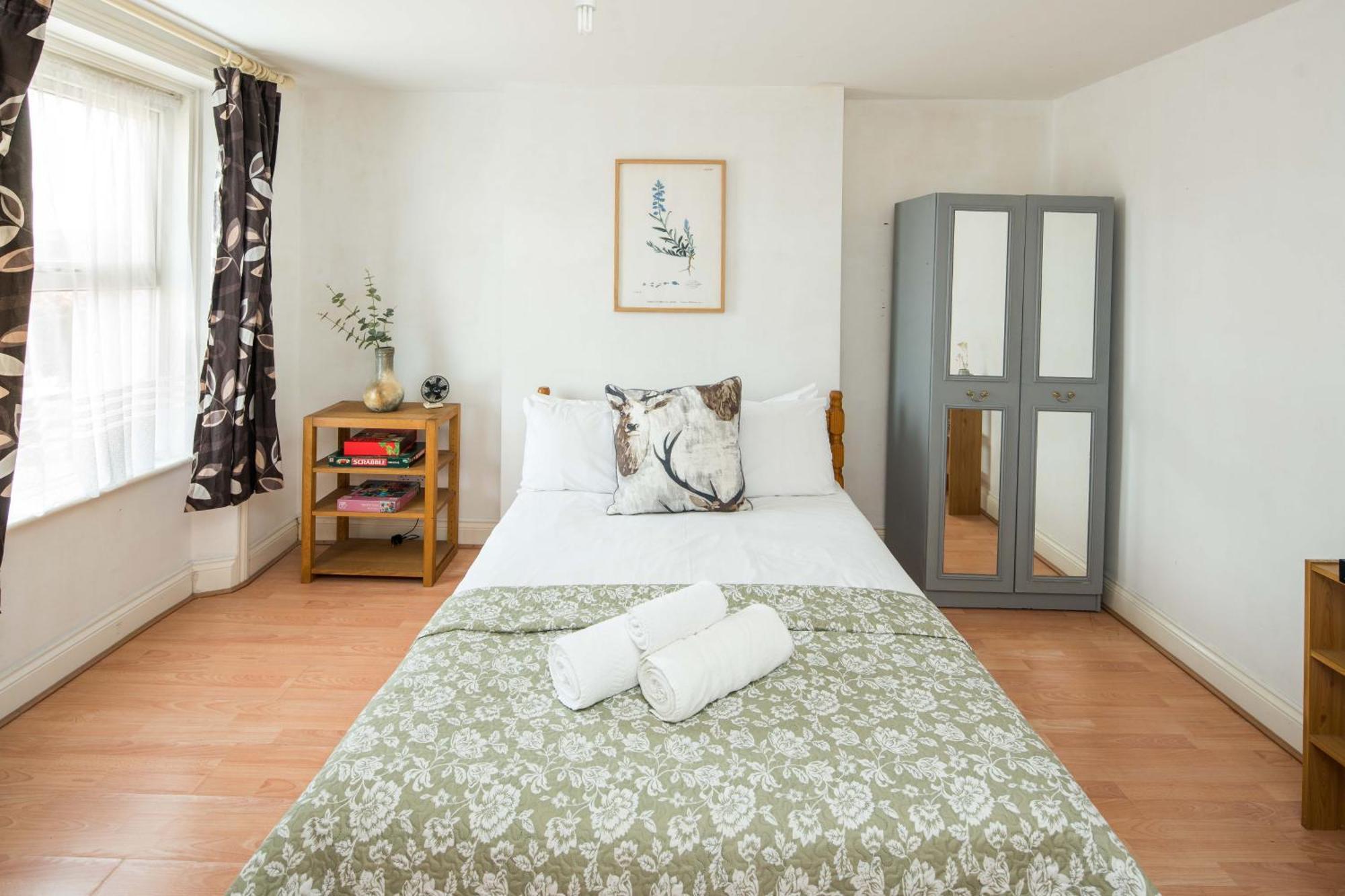 Stylish Penthouse For 6 In Woolwich!